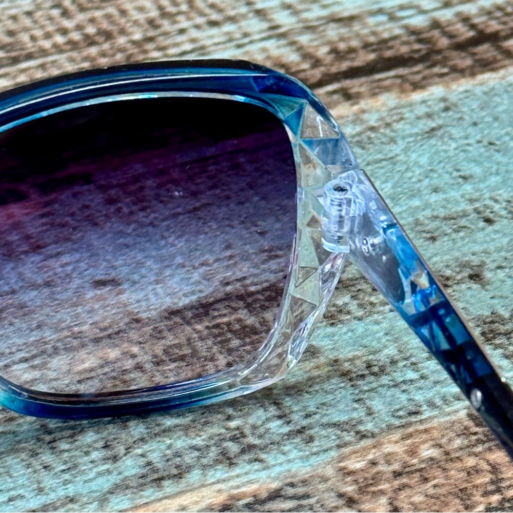 Women’s Blue Fashion Sunglasses & Case - Picture 9 of 15